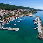 Apartman Sea Sirena With A Mountain View Szveti Vlasz