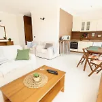 Apartman Sea Sirena With A Mountain View *