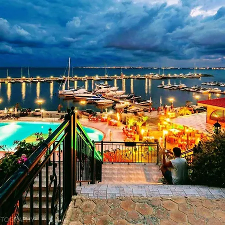 Sea Sirena With A Mountain View Apartman