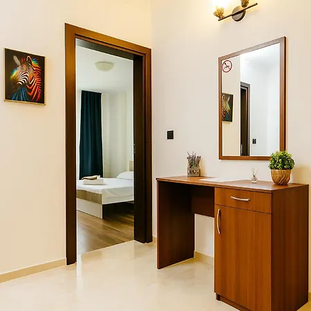 Sea Sirena With A Mountain View *