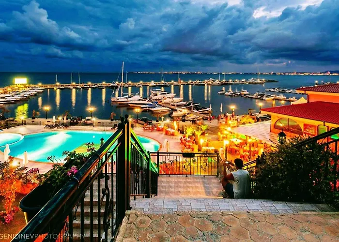 Sea Sirena With A Mountain View アパート